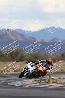 media/Nov-16-2025-Race Pace (Sun) [[8c5fa54630]]/Non Verified Riders (1st 20 Minutes)/5-Turn 15 (110pm)/